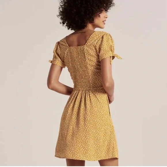 Abercrombie & Fitch Yellow V-Neck Puff Sleeve Sundress - Picture 4 of 8